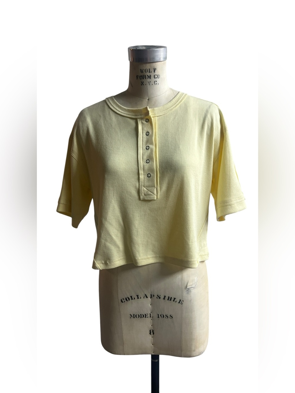 J.O,A. s yellow cropped tee